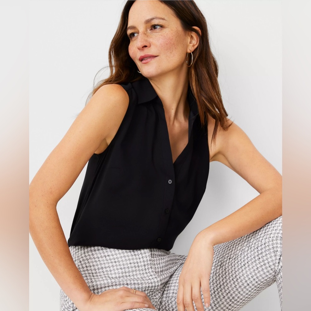 Ann Taylor Sleeveless Essential Shirt in black - L